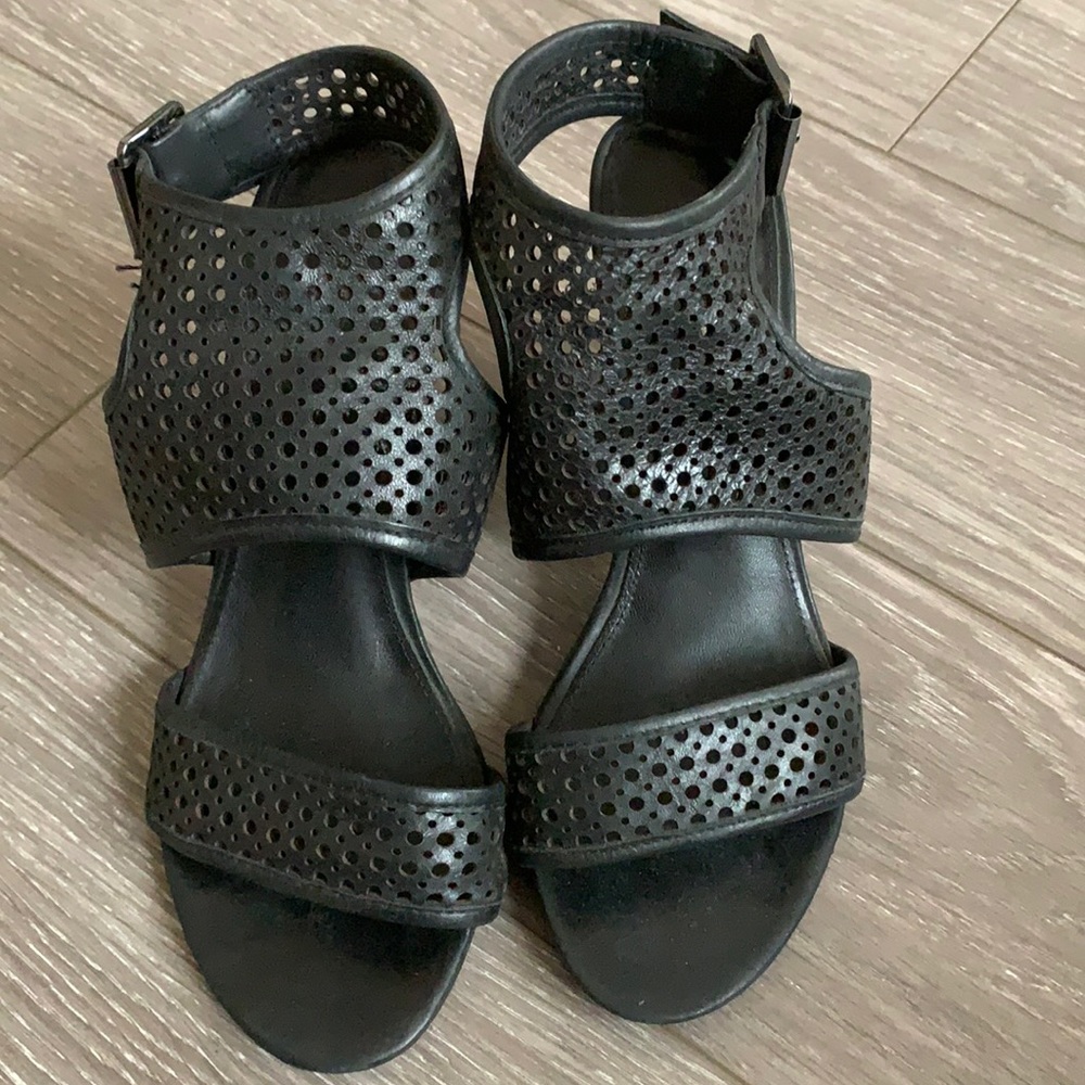 Zomp Australia black heels